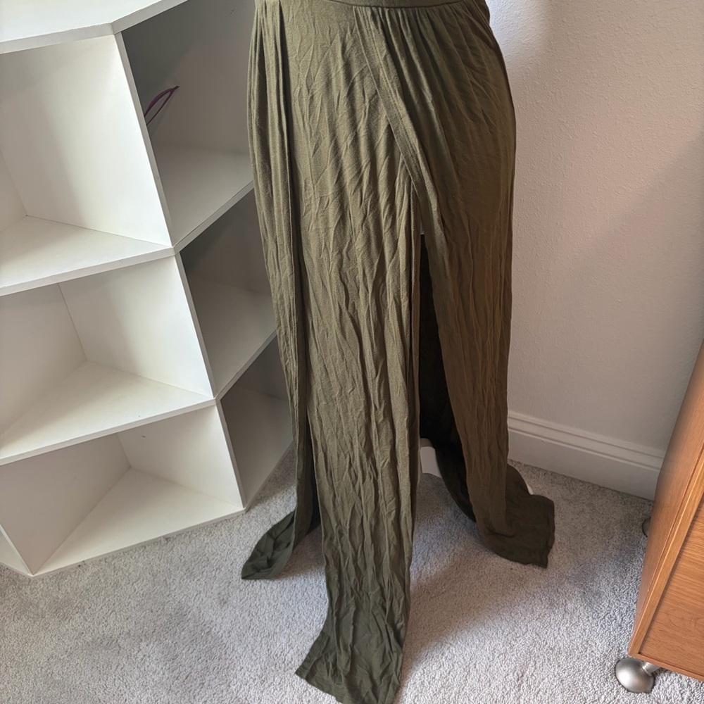 Windsor Khaki Green Dress with high slits - Picture 4 of 9